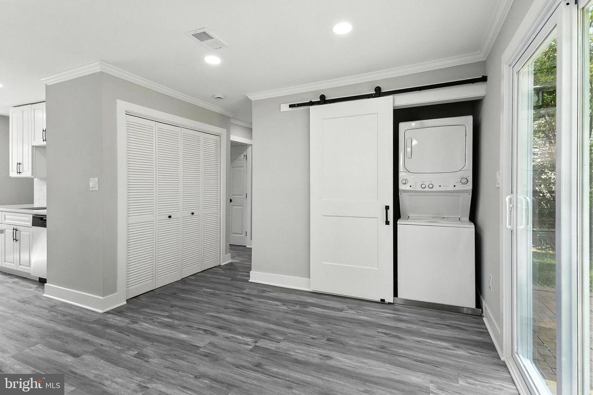 Interior, Recessed Lighting, Utility Closets, Washer, Wood Texture Flooring