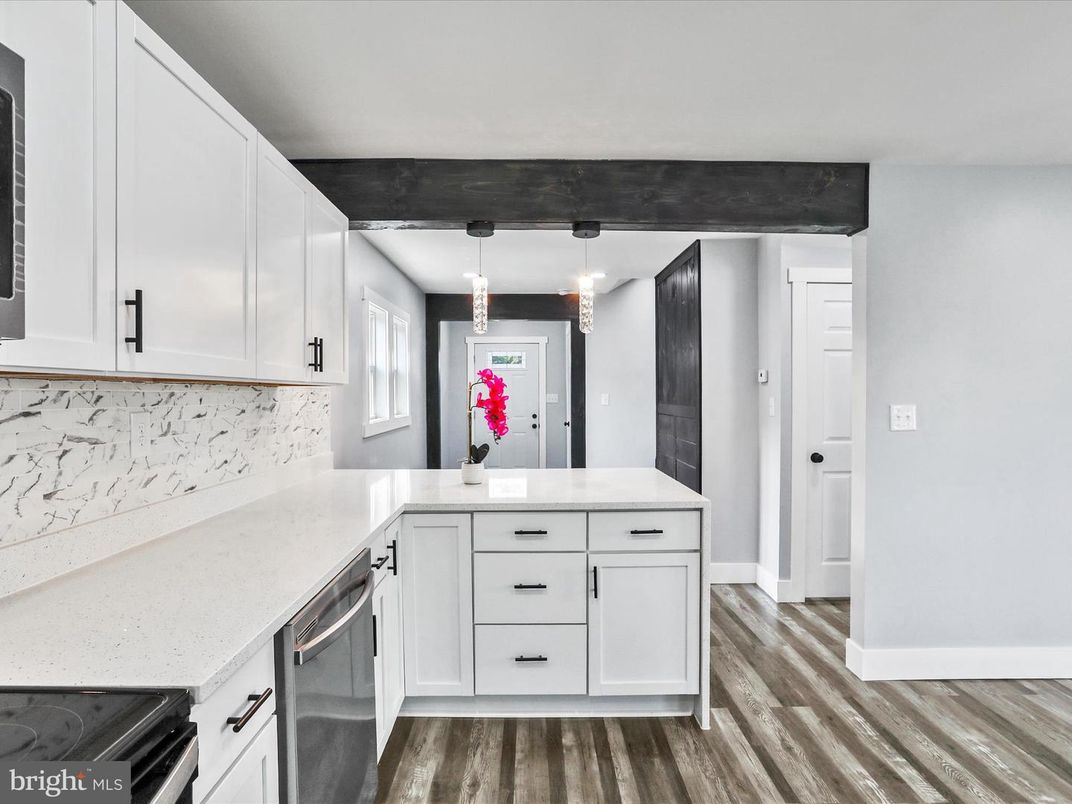 Interior, Kitchen, Pendant Lights, Wood Texture Flooring