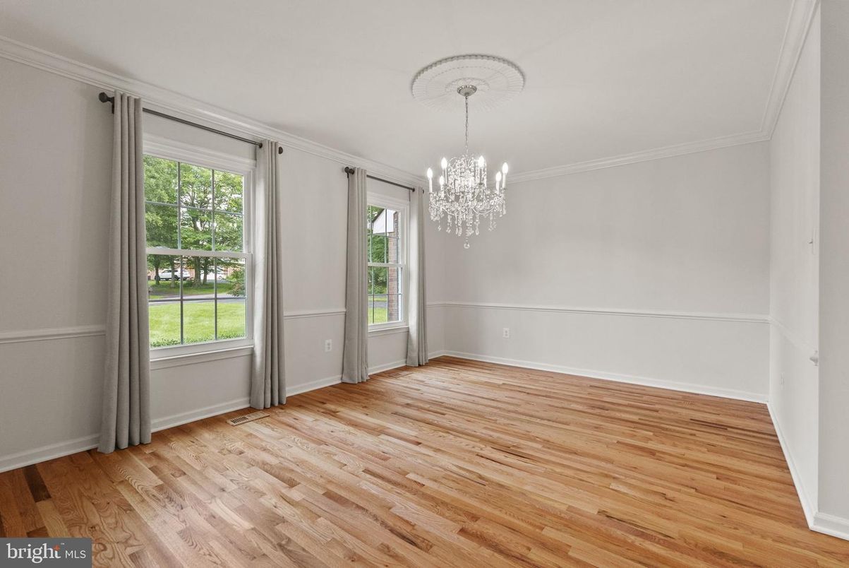 Chandelier, Empty room, Interior, Wood Texture Flooring