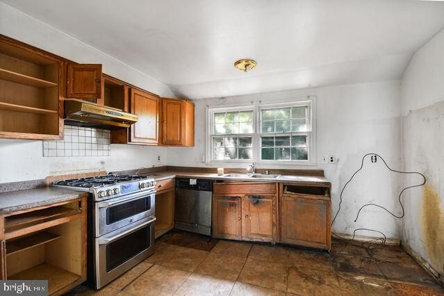 Interior, Kitchen, Stainless Steel Appliances