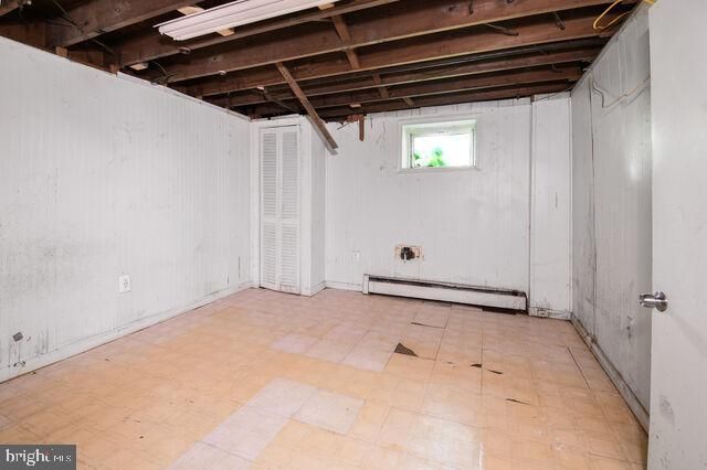 Empty room, Interior, Wooden Beams