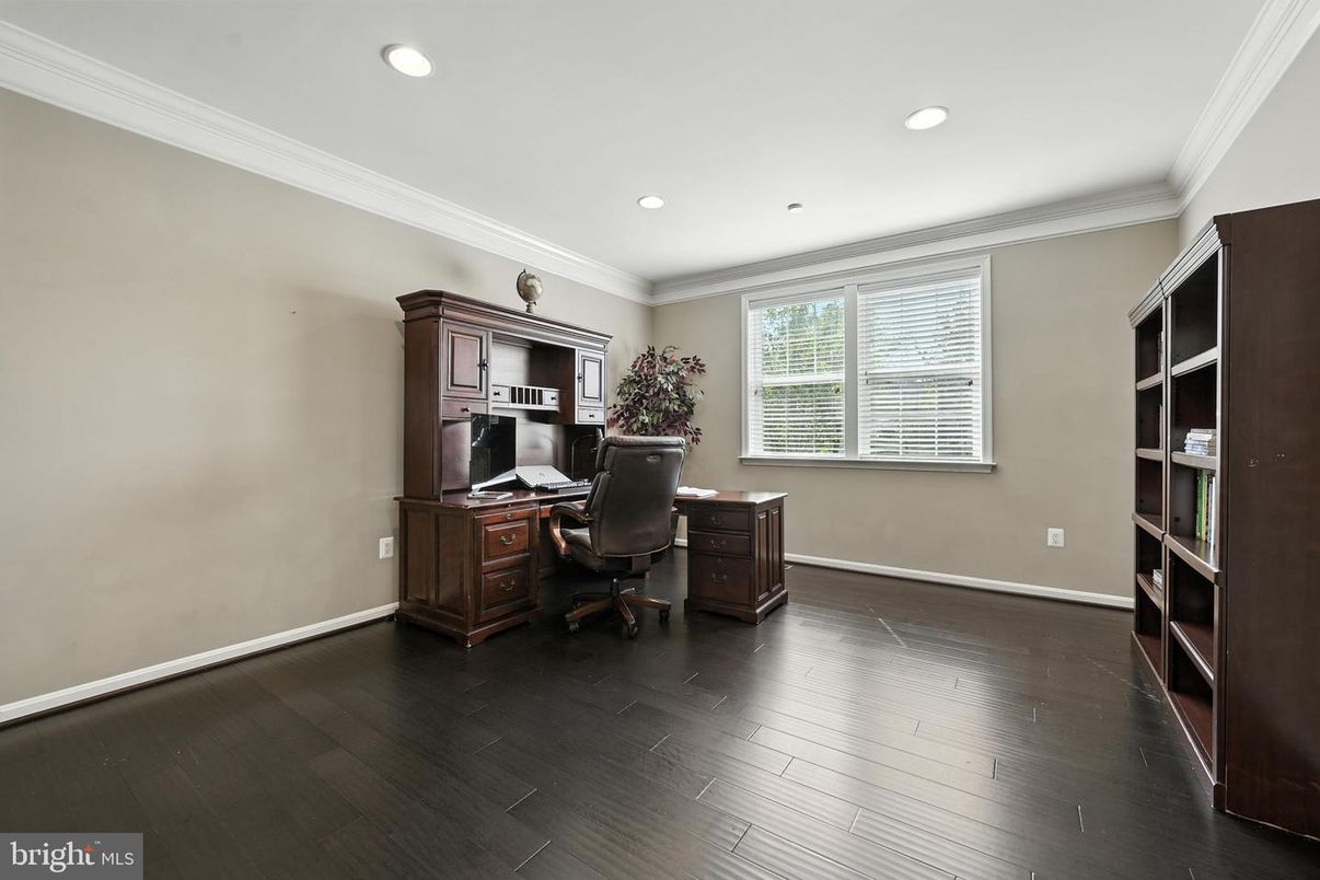 Home Office, Interior, Recessed Lighting, Wood Texture Flooring