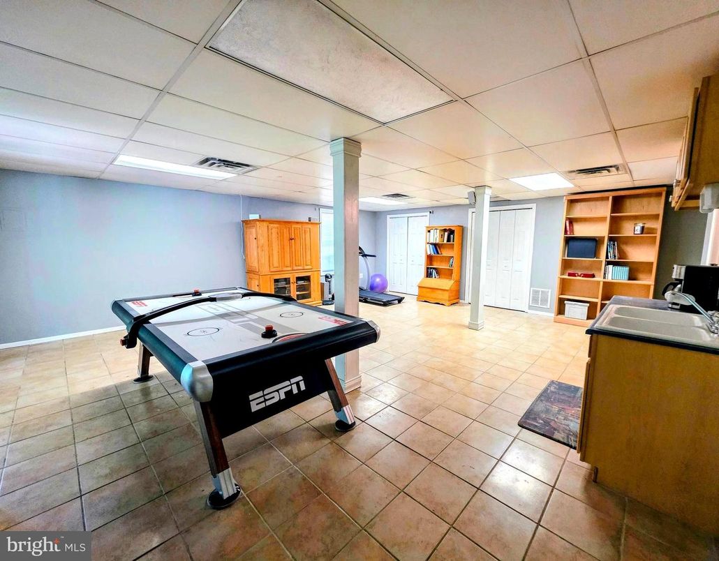 Game Room, Interior, Recessed Lighting