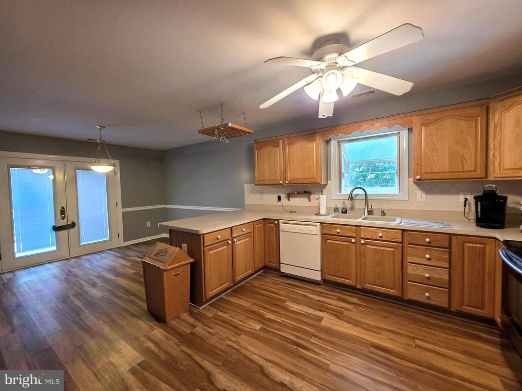 Interior, Kitchen, Pendant Lights, Wood Texture Flooring