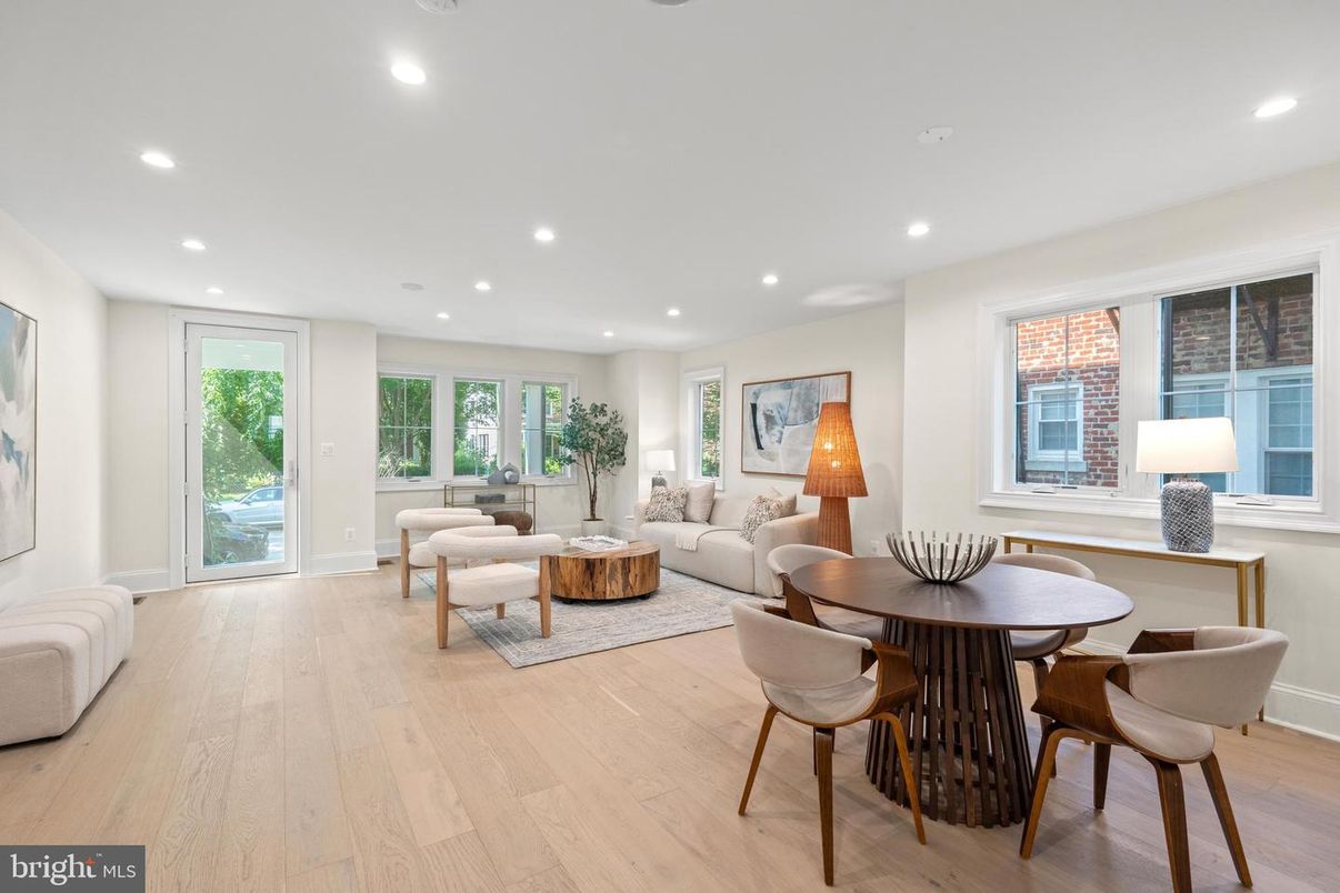 Dining room, Interior, Living room, Recessed Lighting, Wood Texture Flooring