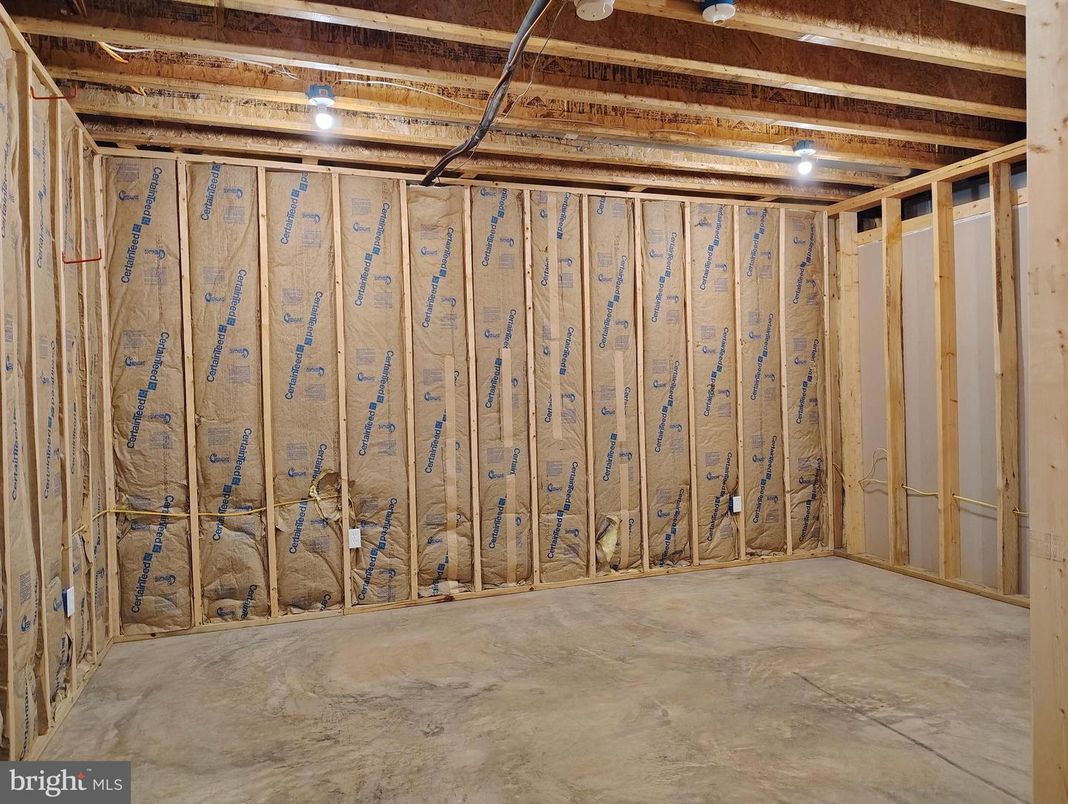 Empty room, Interior, Wooden Beams