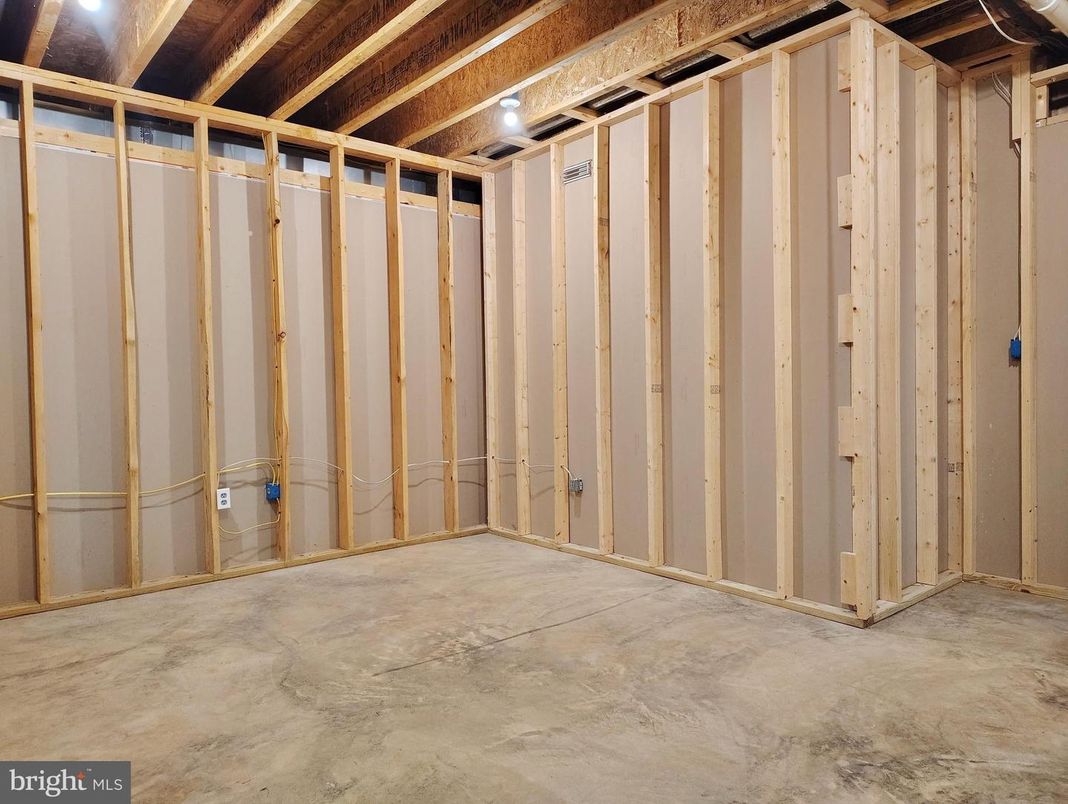 Empty room, Interior, Wooden Beams