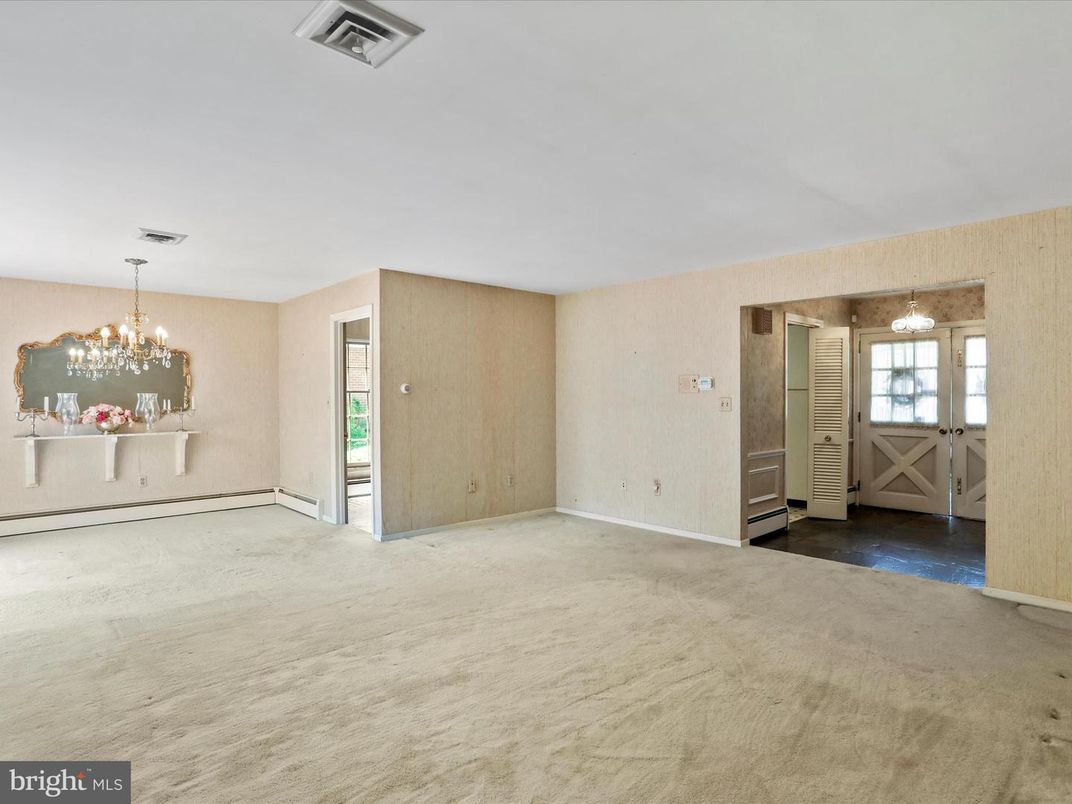 Chandelier, Empty room, Interior