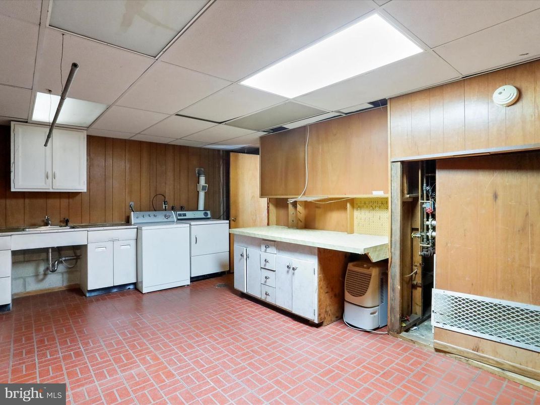 Interior, Washer, Wooden Walls