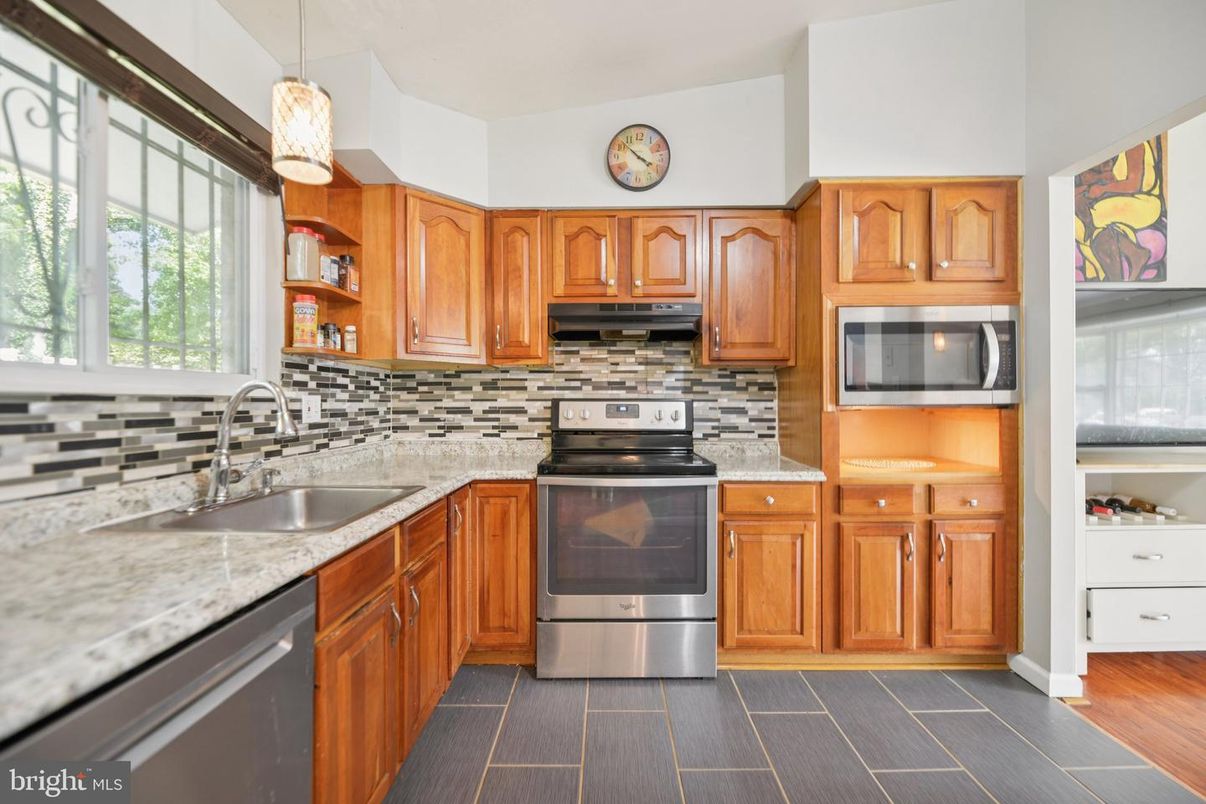 Interior, Kitchen, Pendant Lights, Wood Texture Flooring