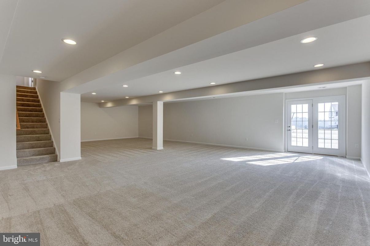 Empty room, Interior, Recessed Lighting