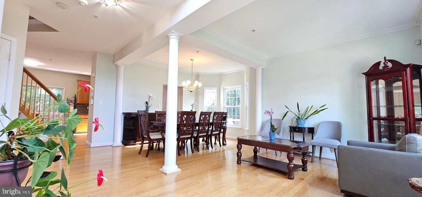 Chandelier, Dining room, Interior, Recessed Lighting, Wood Texture Flooring