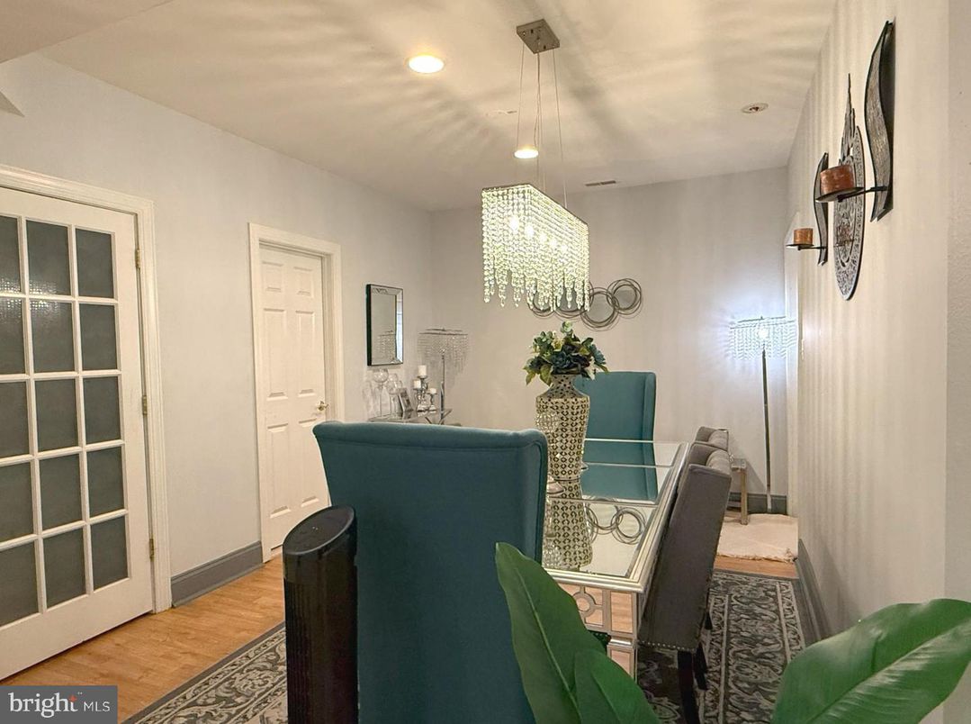 Chandelier, Dining room, Interior, Pendant Lights, Recessed Lighting, Wood Texture Flooring
