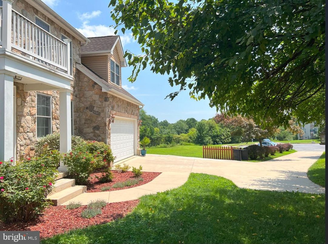 Backyard, Detached Garage, Exterior