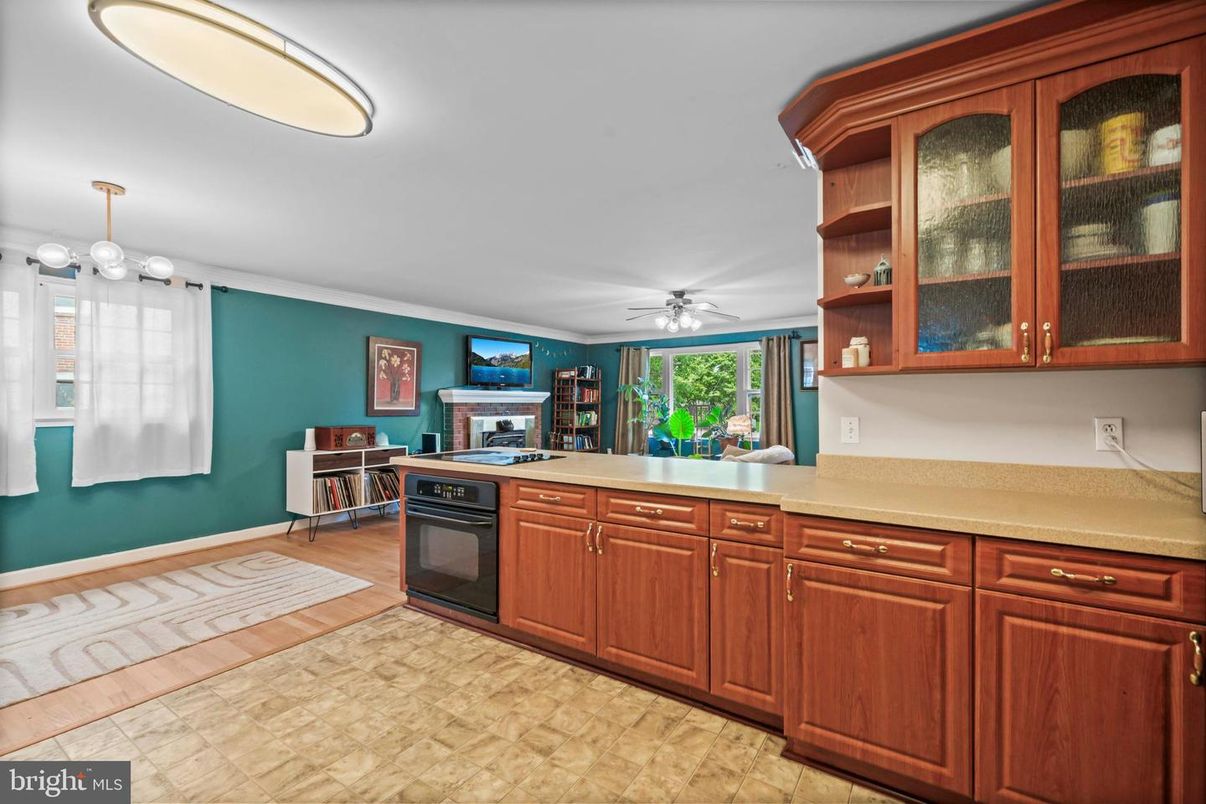 Fireplace, Interior, Kitchen, Wood Texture Flooring