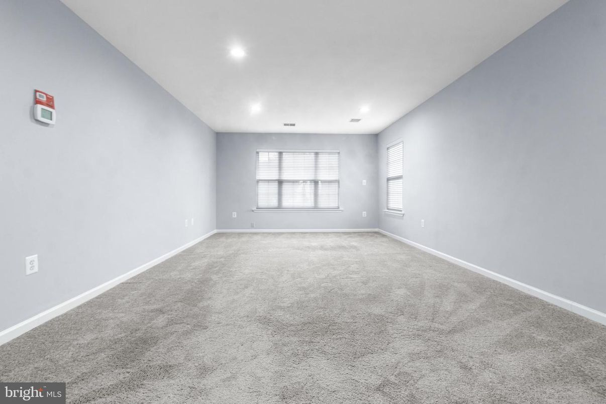 Empty room, Interior, Recessed Lighting