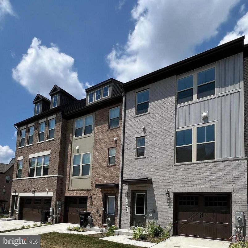 Attached, Exterior, Facade, Brick Facade, Rowhouse