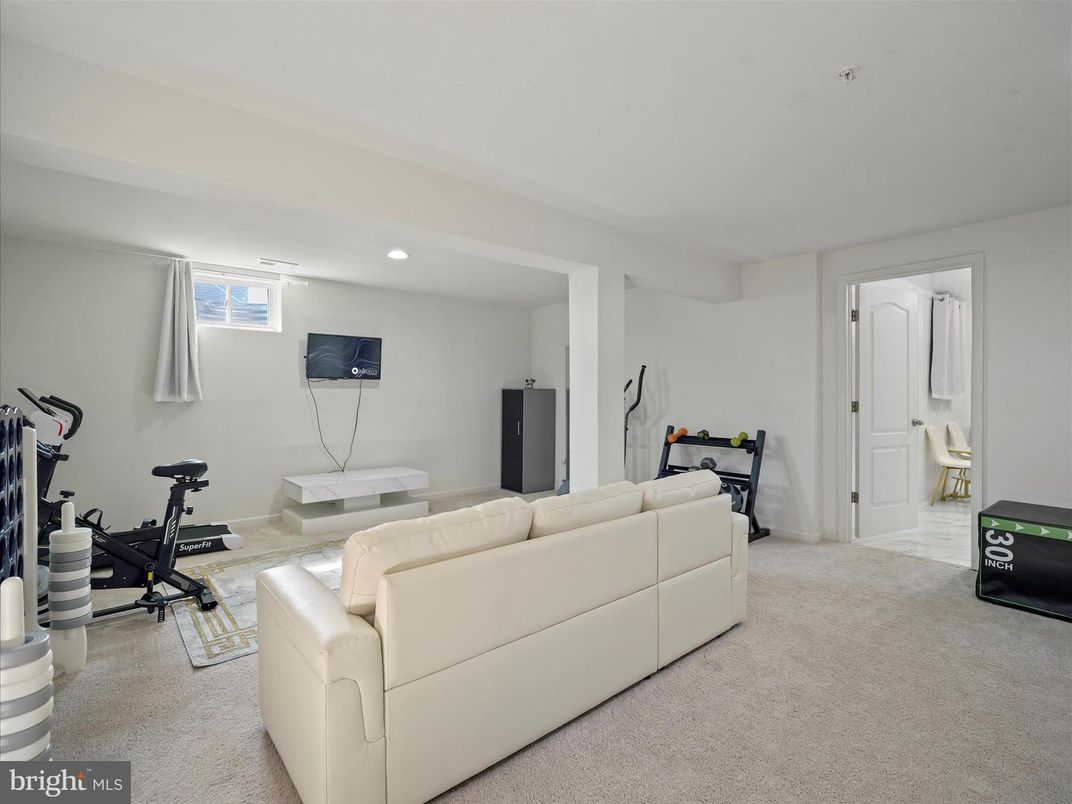Fitness Equipment, Interior, Living room, Recessed Lighting