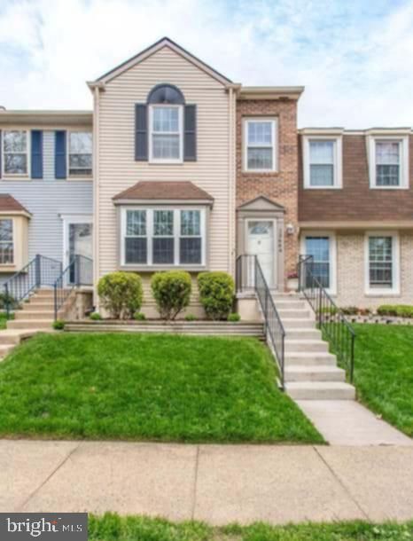 Exterior, Facade, Brick Facade, Rowhouse