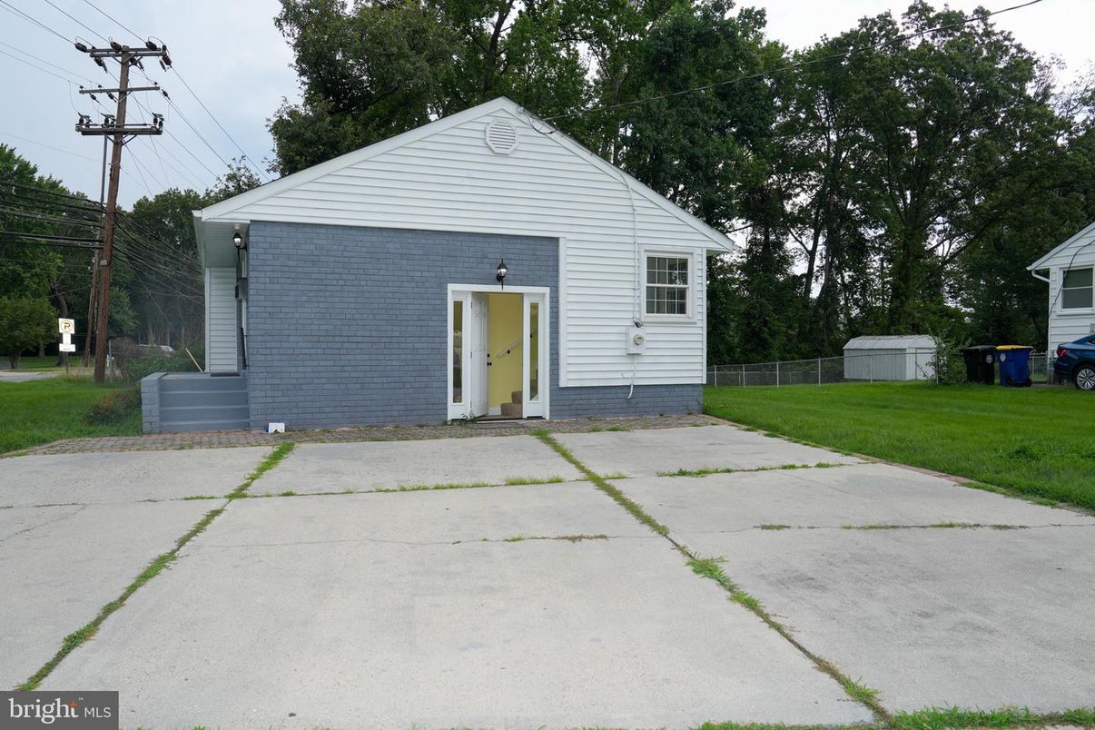 Backyard, Detached Garage, Exterior
