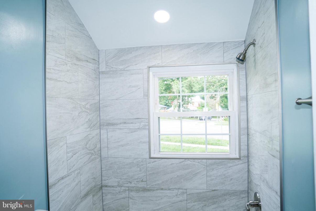 Bathroom, Interior, Marble Walls, Recessed Lighting
