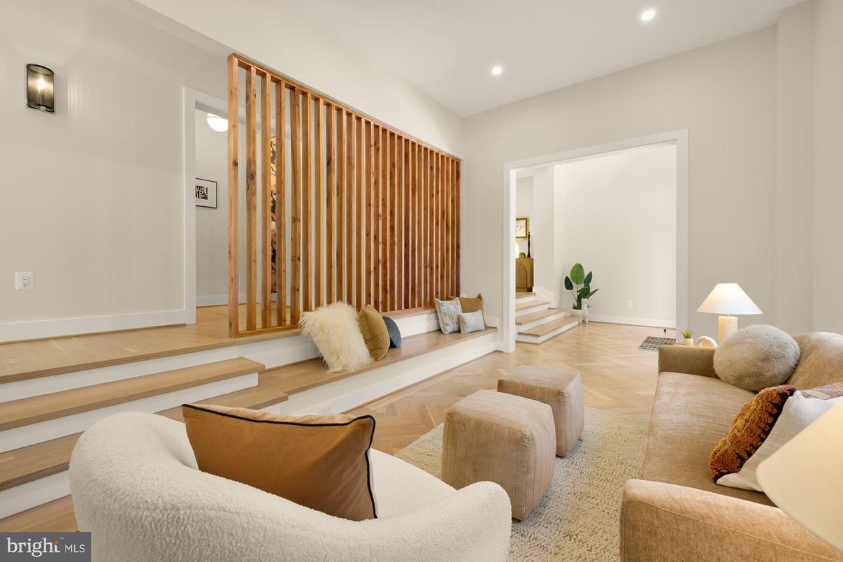 Interior, Living room, Recessed Lighting, Wood Texture Flooring