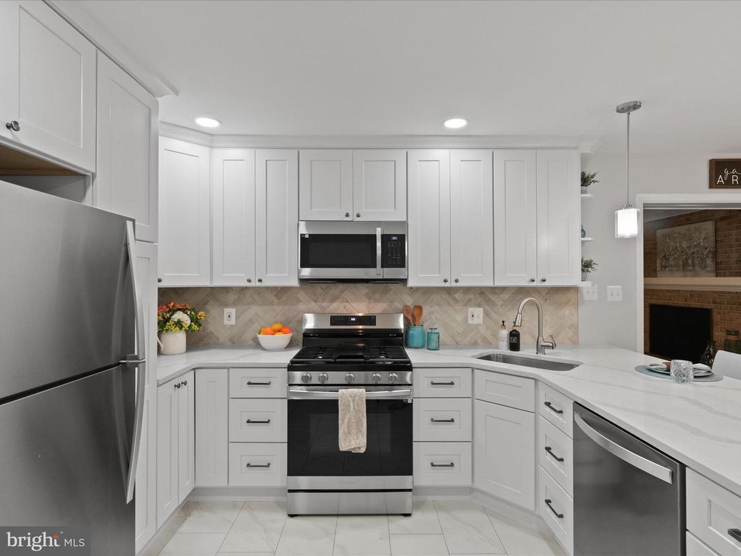 Interior, Kitchen, Pendant Lights, Recessed Lighting, Stainless Steel Appliances
