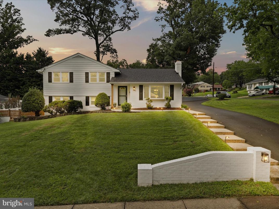 Backyard, Exterior, Facade, Split Level
