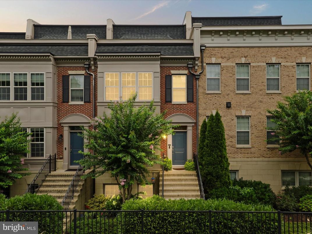Exterior, Facade, Brick Facade, Rowhouse