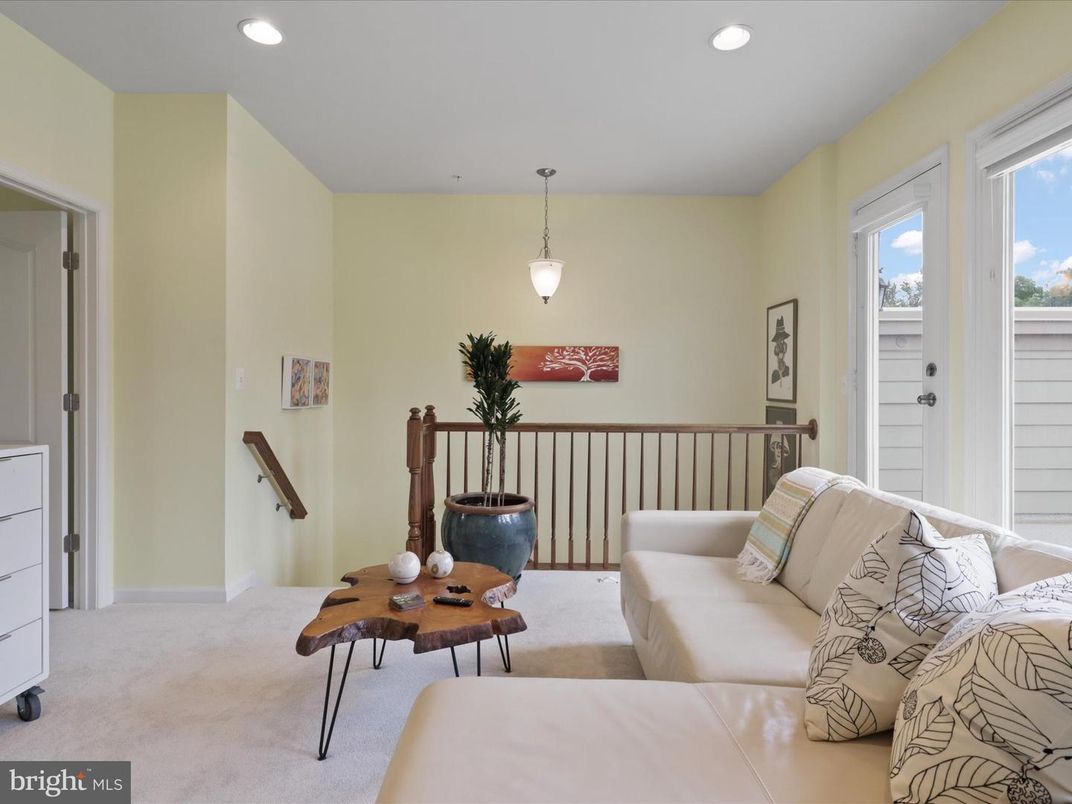 Interior, Living room, Pendant Lights, Recessed Lighting