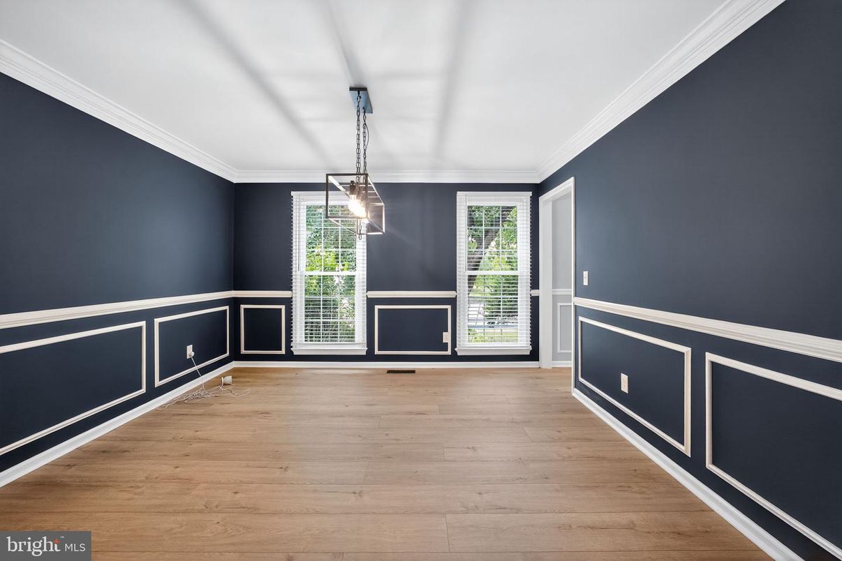 Empty room, Interior, Pendant Lights, Wood Texture Flooring