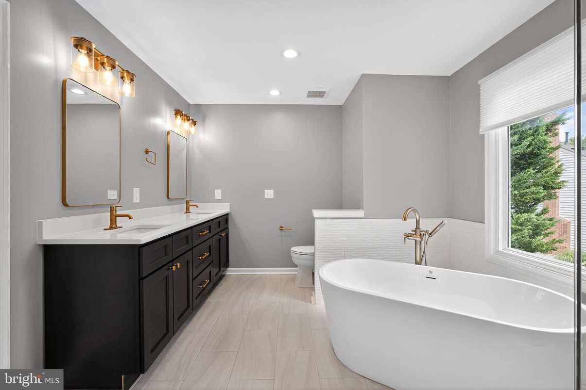 Bathroom, Dual Sink Vanities, Free Standing Baths, Interior, Recessed Lighting