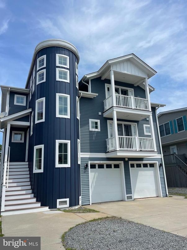 Attached, Exterior, Facade, Rowhouse