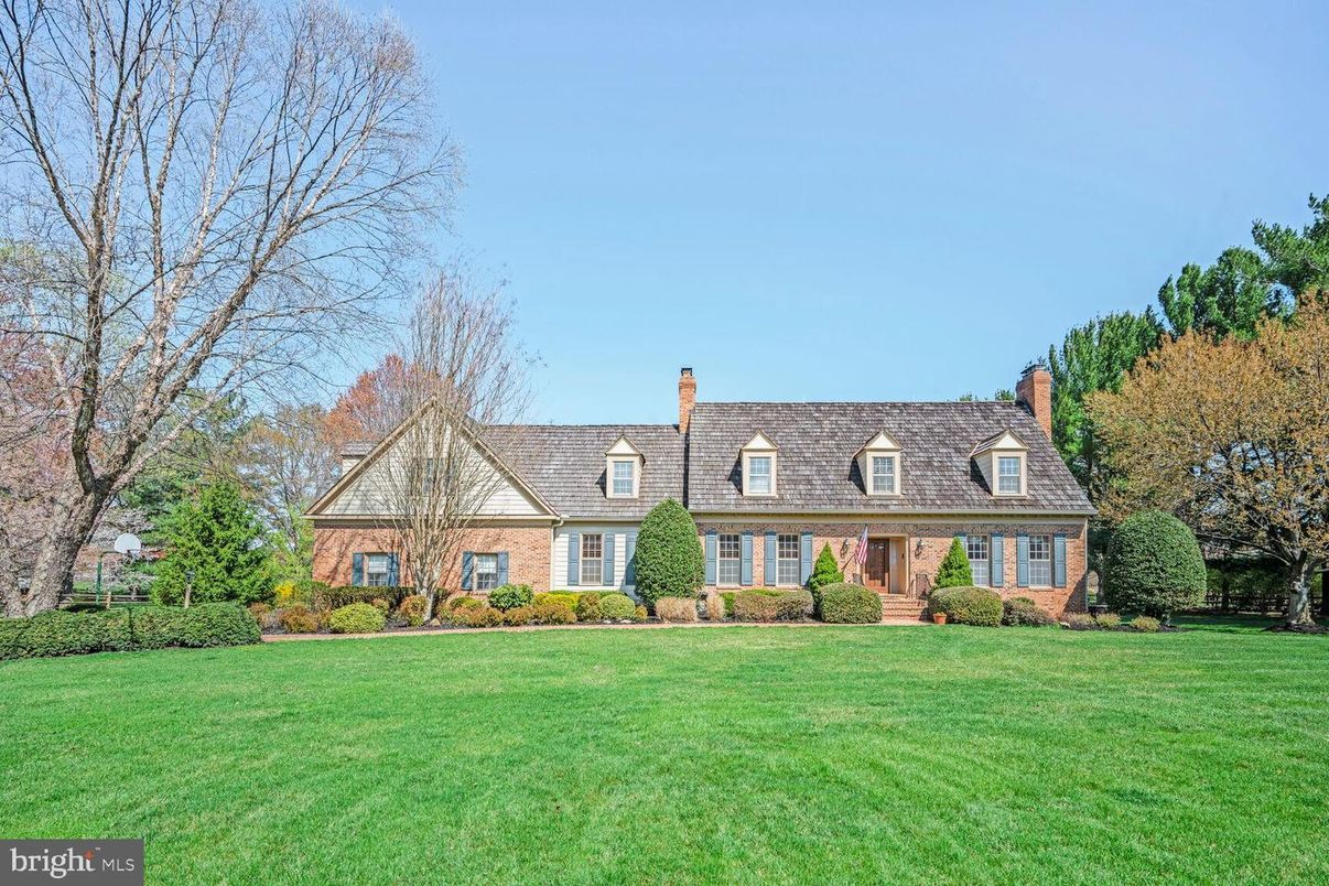 Backyard, Exterior, Facade, Brick Facade, Cape Cod