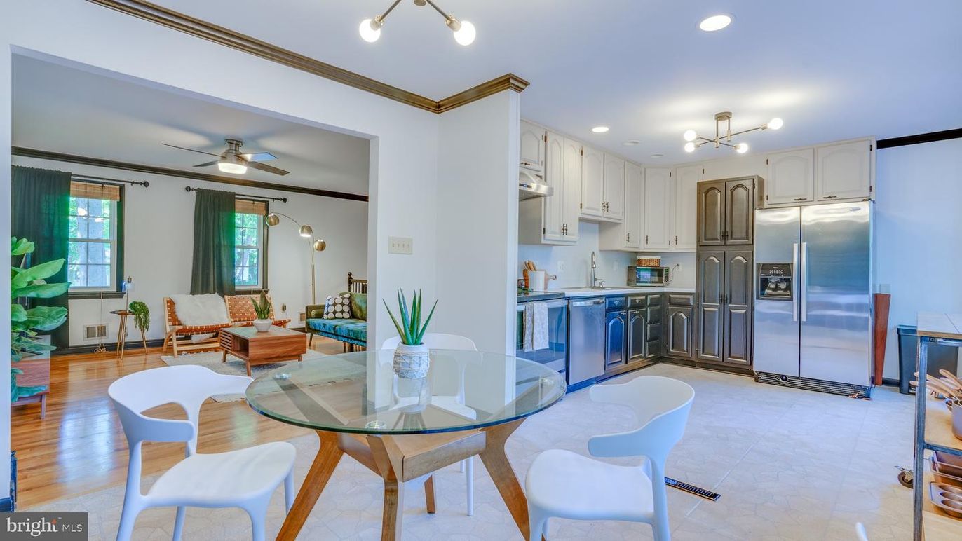 Dining room, Interior, Kitchen, Living room, Recessed Lighting, Stainless Steel Appliances