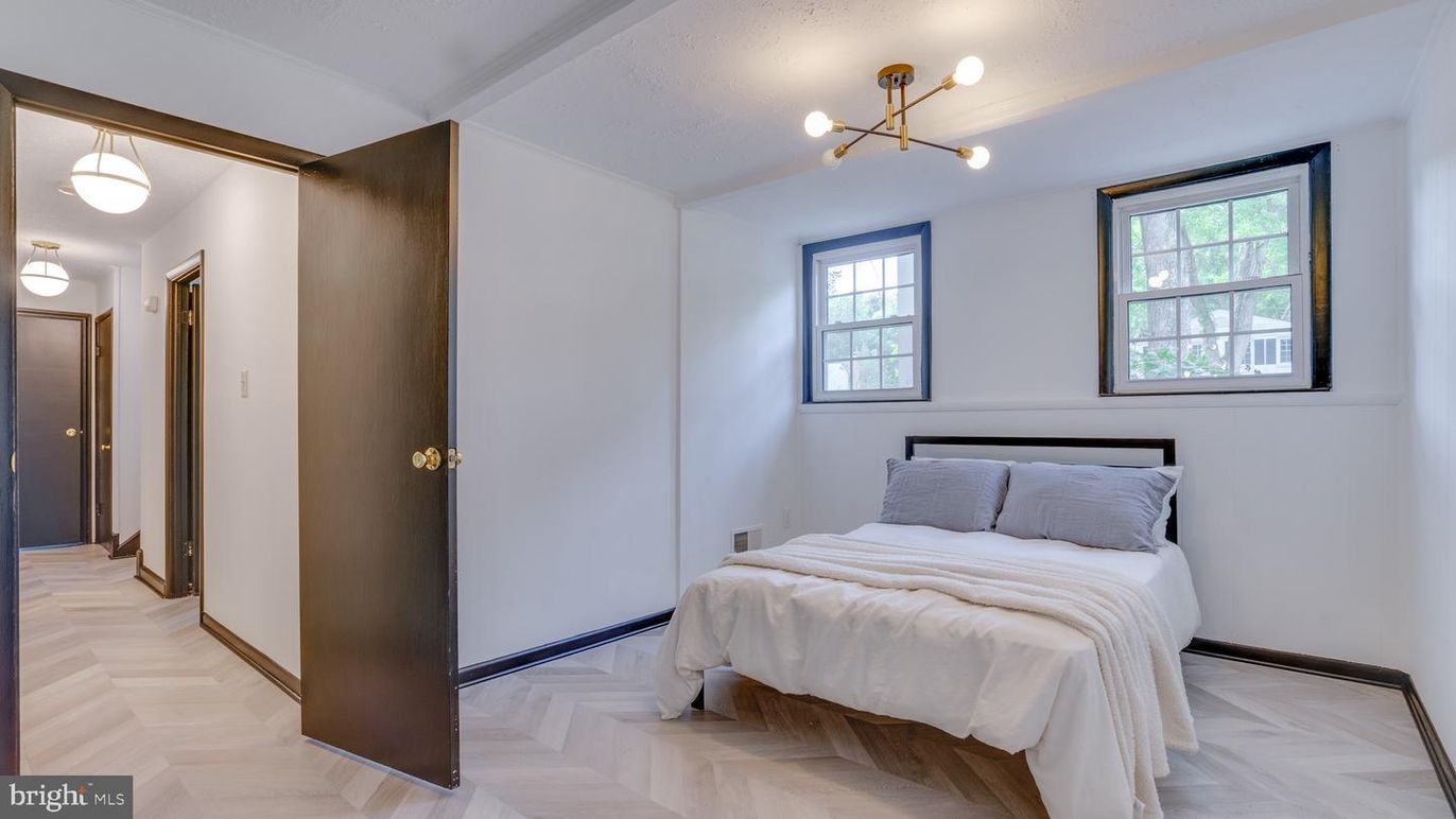 Bedroom, Interior, Pendant Lights, Wood Texture Flooring