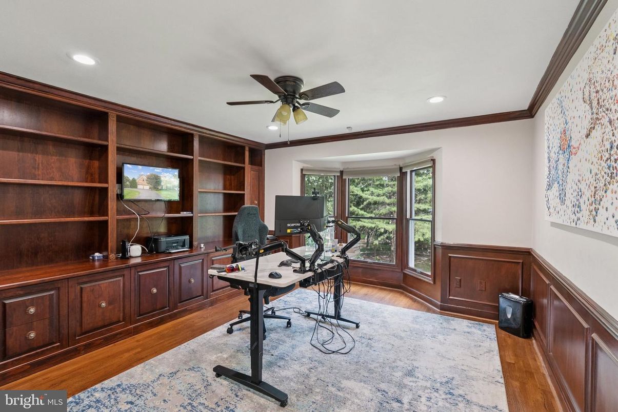 Home Office, Interior, Recessed Lighting, Wood Texture Flooring