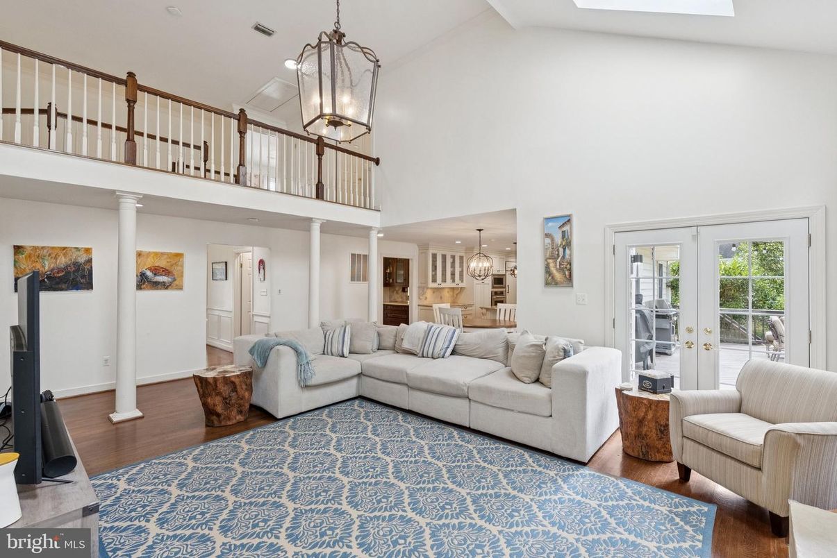 Chandelier, Interior, Living room, Pendant Lights, Recessed Lighting, Wood Texture Flooring