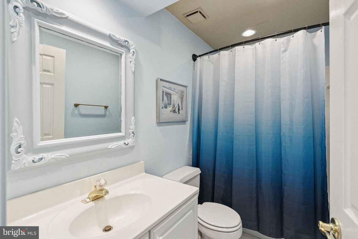 Bathroom, Interior, Recessed Lighting