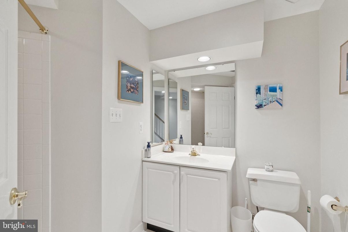 Bathroom, Interior, Recessed Lighting