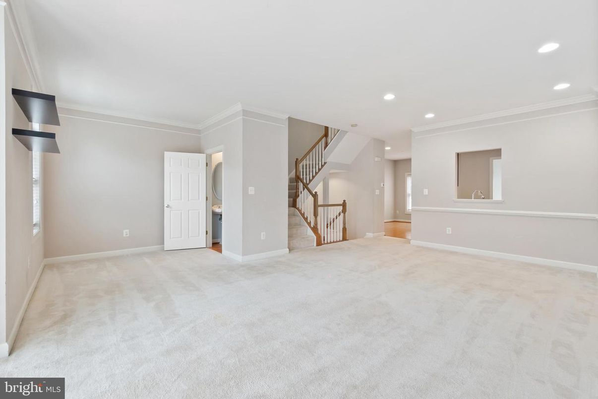 Empty room, Interior, Recessed Lighting