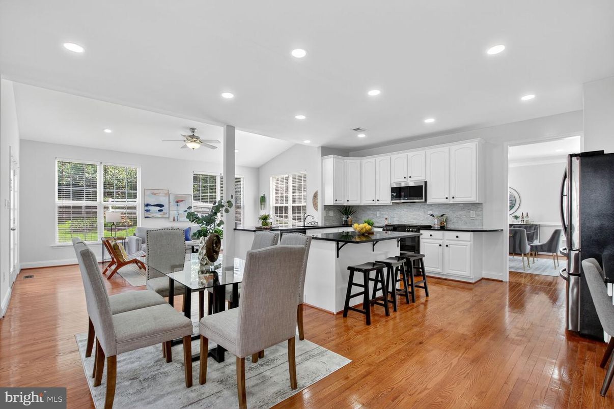 Dining room, Interior, Kitchen, Recessed Lighting, Wood Texture Flooring
