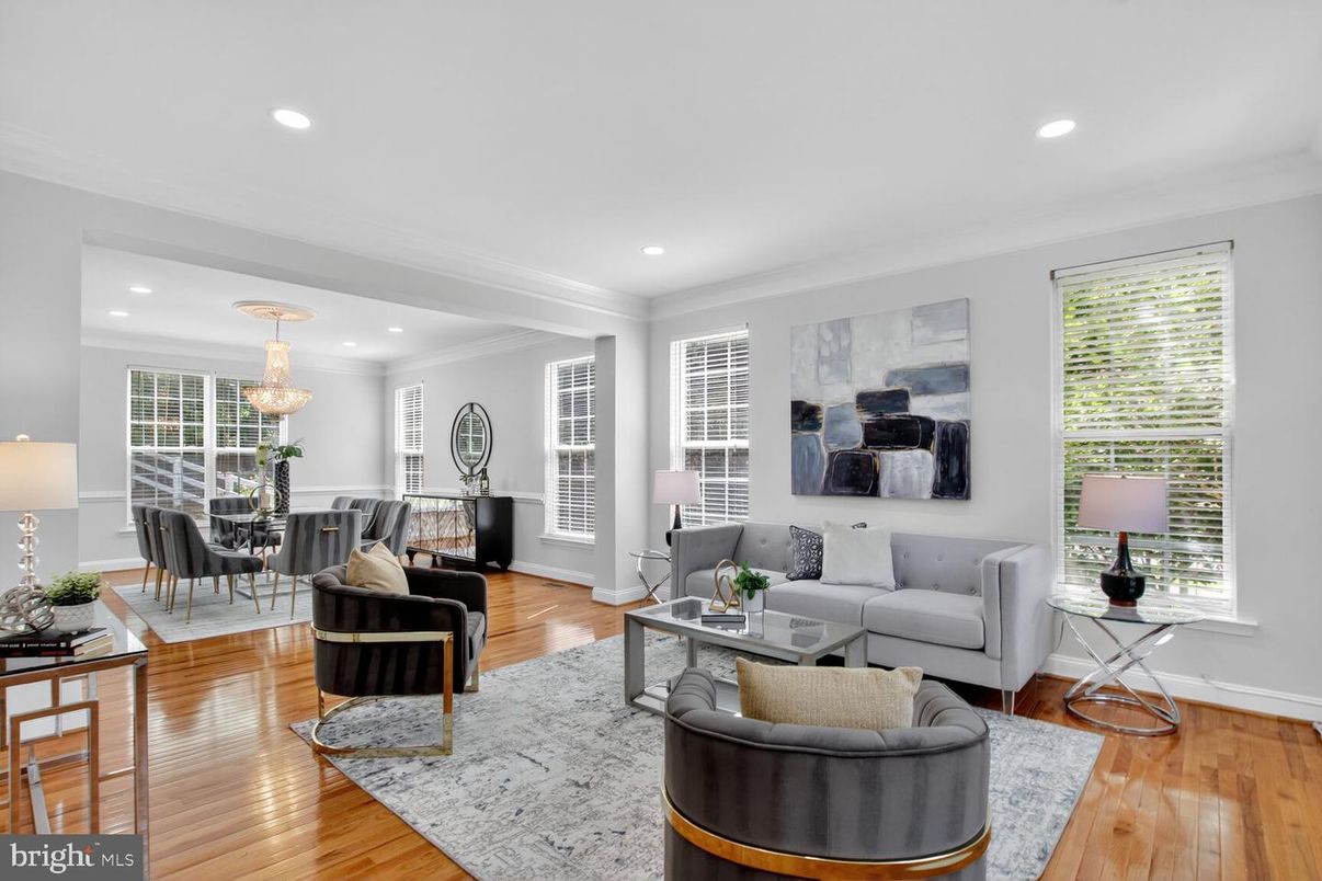 Chandelier, Dining room, Interior, Living room, Recessed Lighting, Wood Texture Flooring
