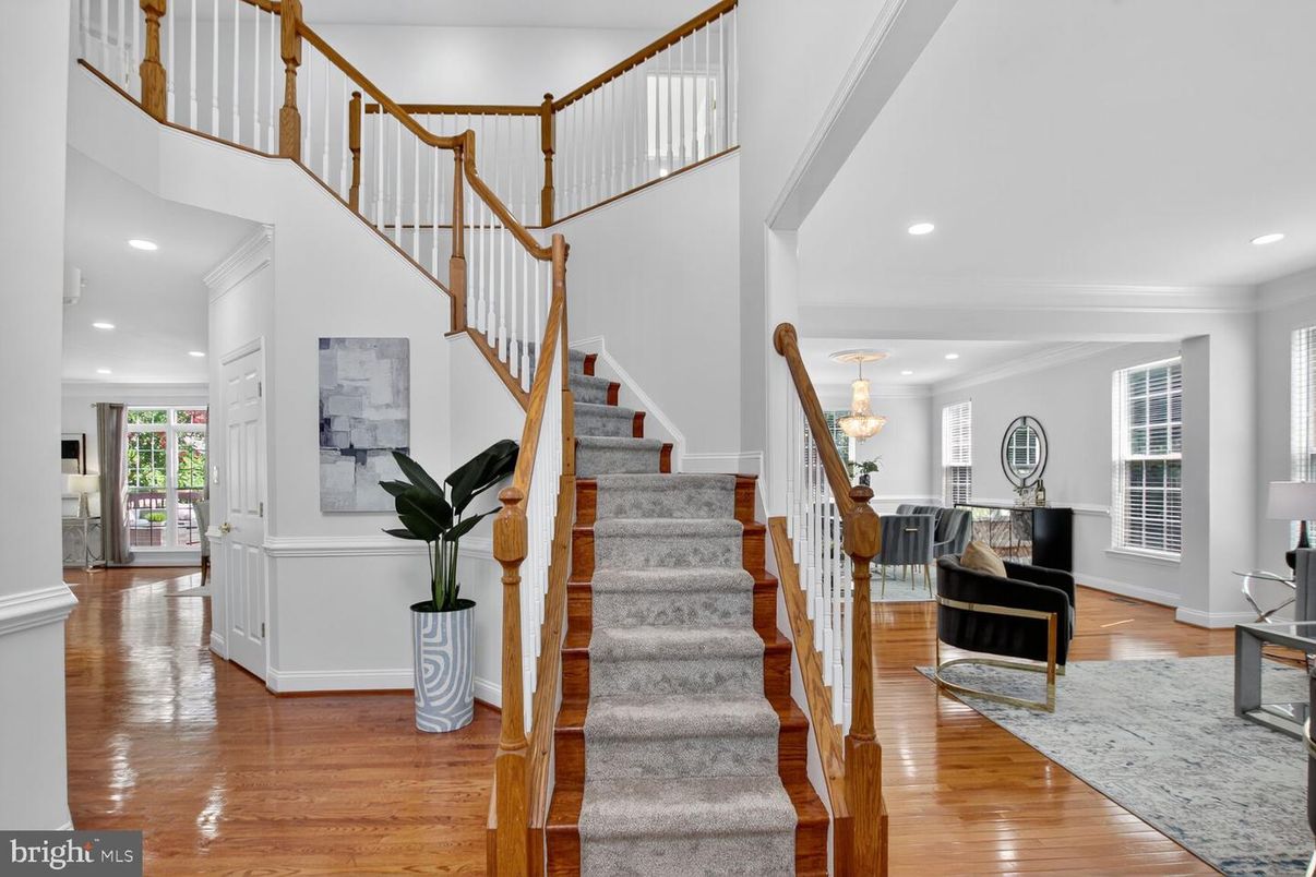 Chandelier, Interior, Piano, Recessed Lighting, Wood Texture Flooring
