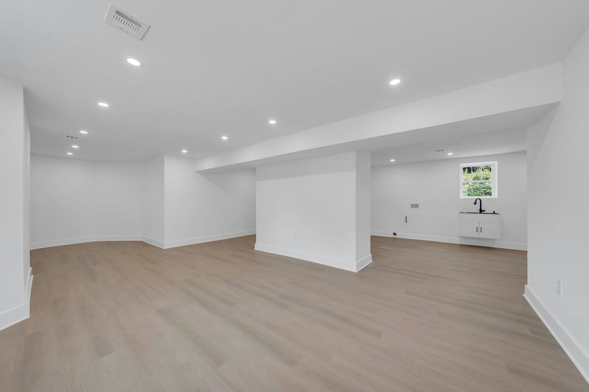 Empty room, Interior, Recessed Lighting, Wood Texture Flooring