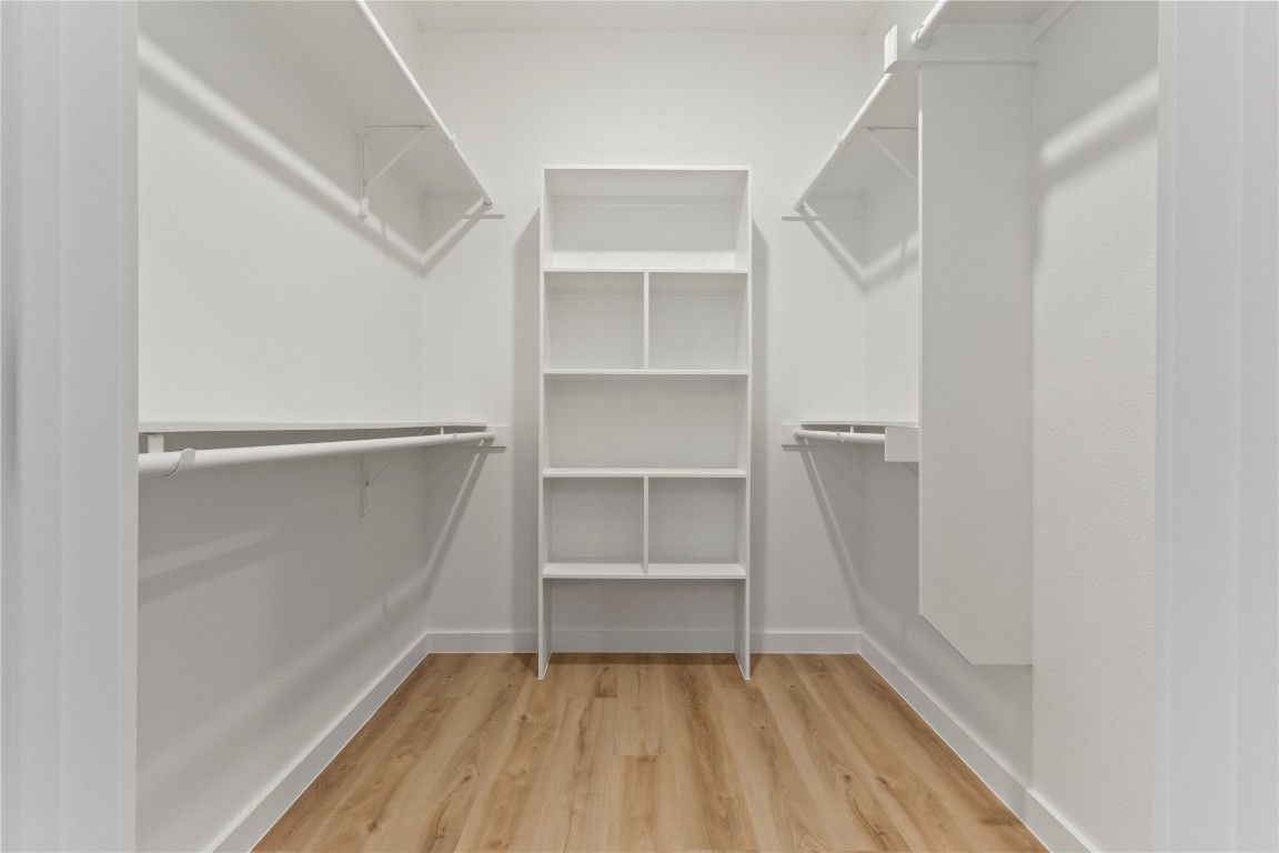 Interior, Walk-in Closets, Wood Texture Flooring