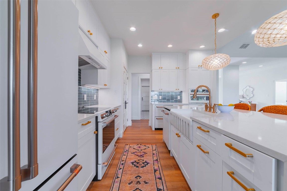 Interior, Kitchen, Pendant Lights, Recessed Lighting, Wood Texture Flooring