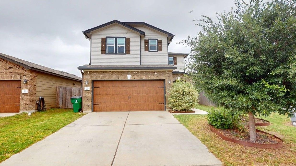 Attached, Exterior, Facade, Brick Facade, American Craftsman
