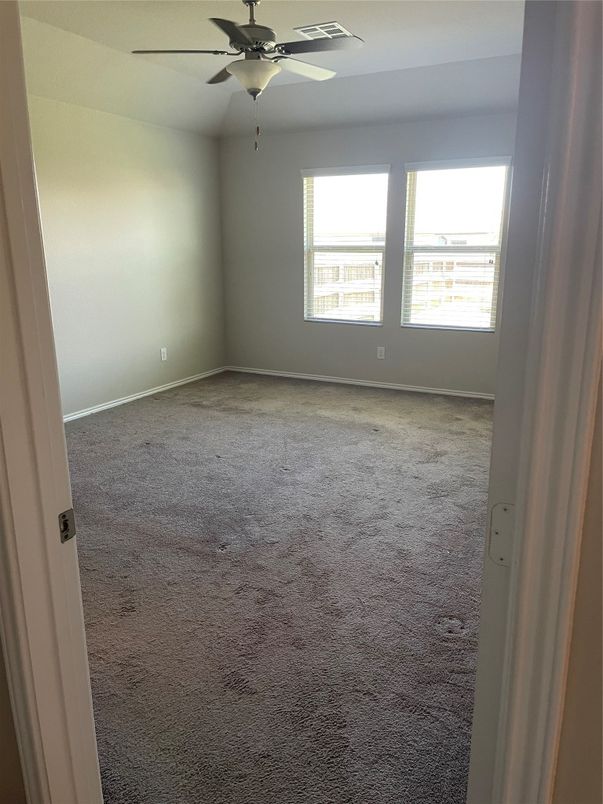 Empty room, Interior