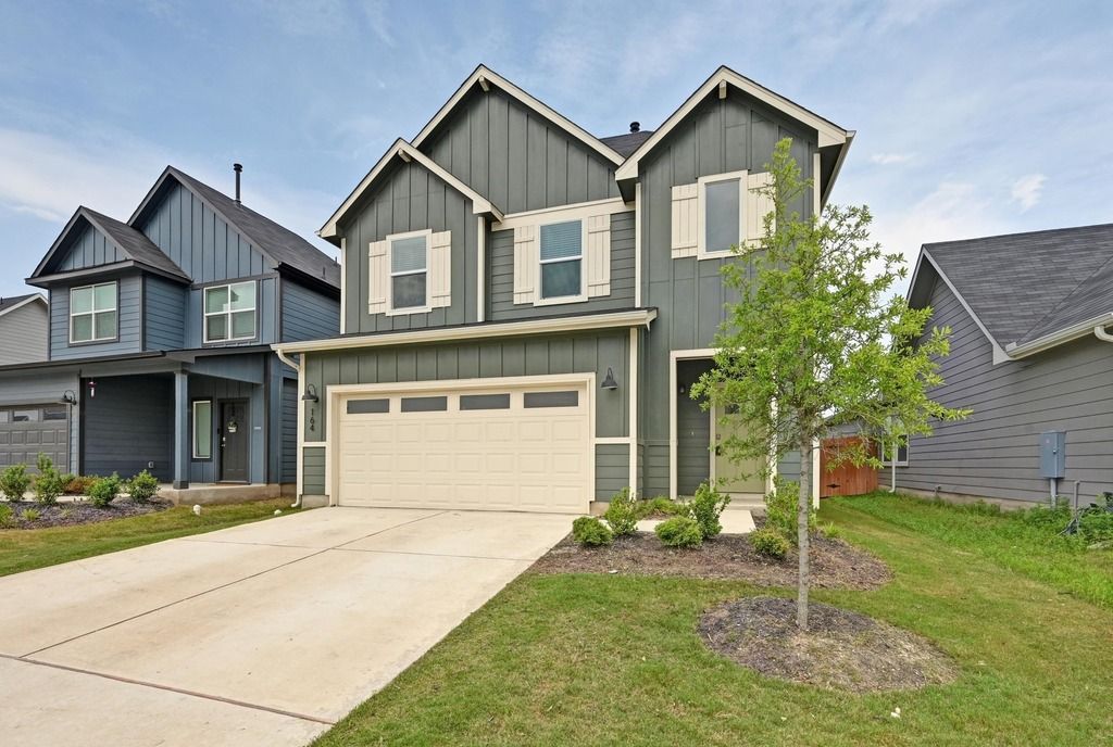 Attached, Exterior, Facade, Farmhouse